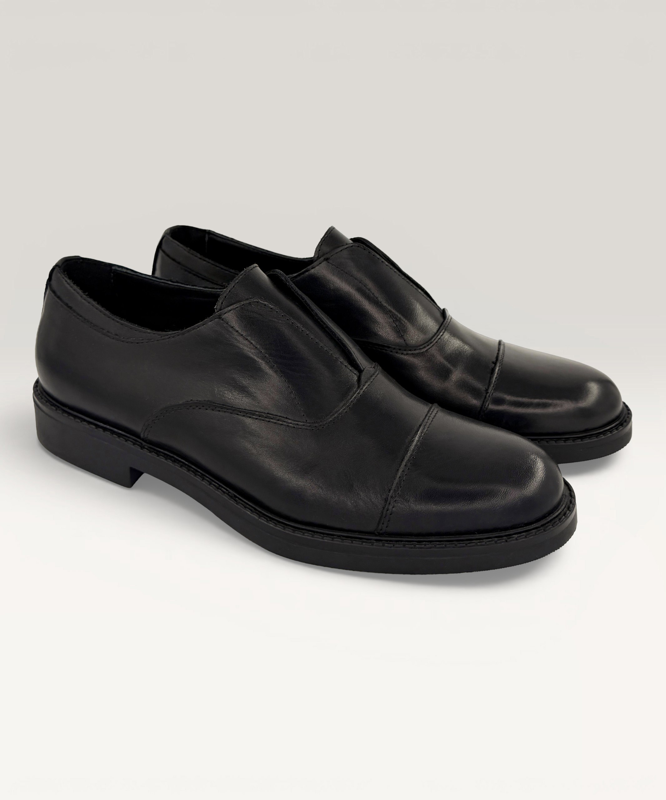 4.1 GA15052 Men's Leather Cap-Toe Slip-Ons - Image 1